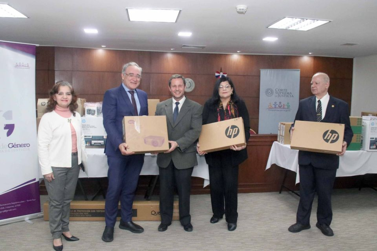 Secretaría de Género fortalece oficinas regionales con nuevos equipos informáticos